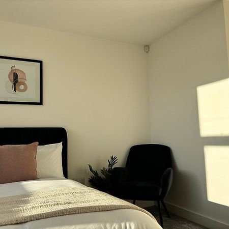 Manchester Apt, Free Parking, Business, Couples & Families Eksteriør bilde