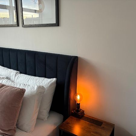 Manchester Apt, Free Parking, Business, Couples & Families Eksteriør bilde