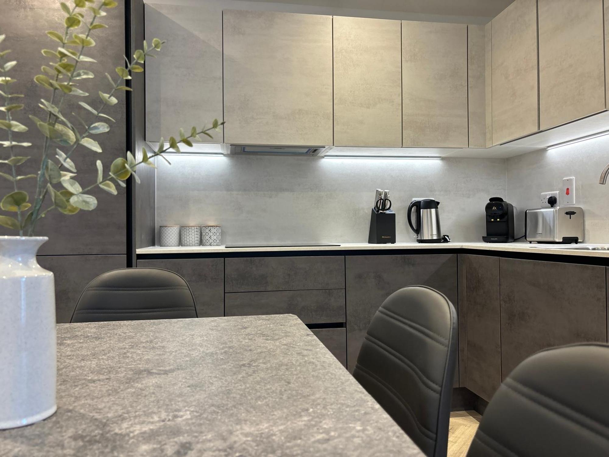 Manchester Apt, Free Parking, Business, Couples & Families Eksteriør bilde